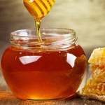 ۳ درمان خانگی با عسل طبیعی